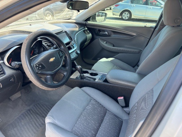 Chevrolet Impala Vehicle Full-screen Gallery Image 10