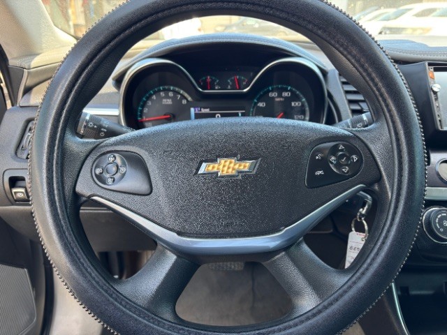 Chevrolet Impala Vehicle Full-screen Gallery Image 11