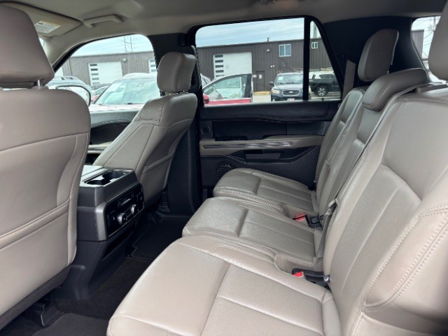 Ford Expedition Max Vehicle Full-screen Gallery Image 06