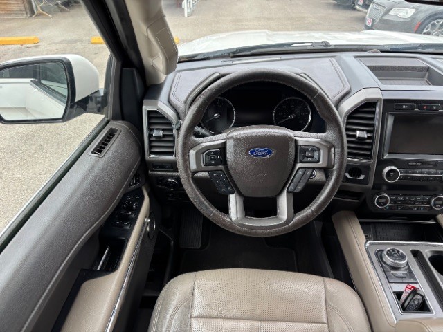 Ford Expedition Max Vehicle Full-screen Gallery Image 09