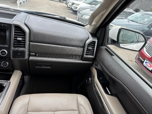 Ford Expedition Max Vehicle Full-screen Gallery Image 10