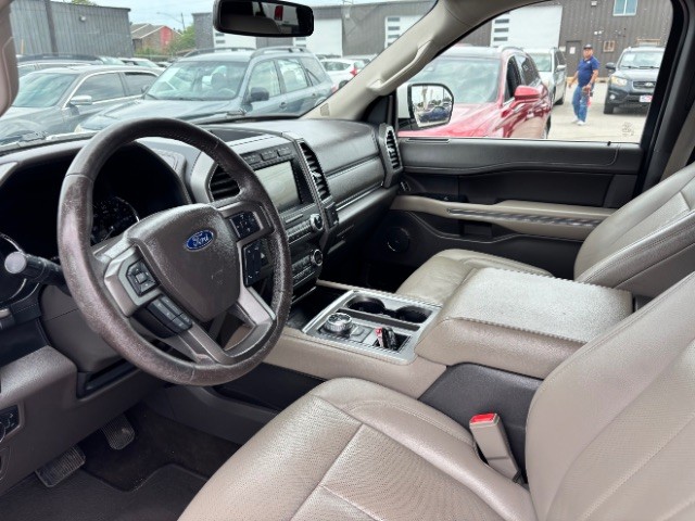Ford Expedition Max Vehicle Full-screen Gallery Image 11