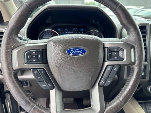 Ford Expedition Max Vehicle Full-screen Gallery Image 13