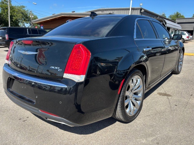 Chrysler 300 Vehicle Full-screen Gallery Image 05