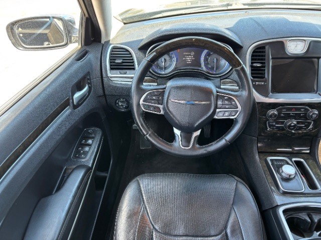 Chrysler 300 Vehicle Full-screen Gallery Image 08