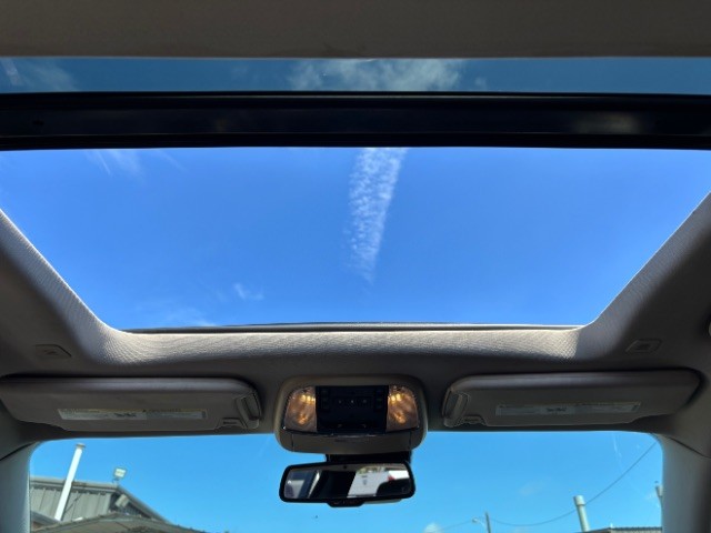 Chrysler 300 Vehicle Full-screen Gallery Image 10