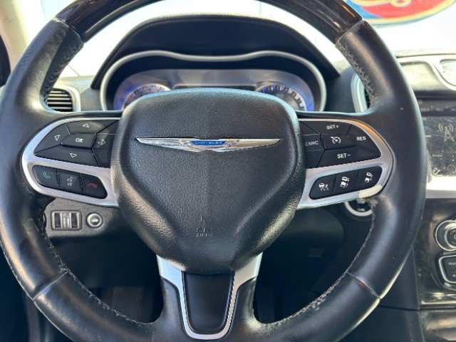 Chrysler 300 Vehicle Full-screen Gallery Image 13