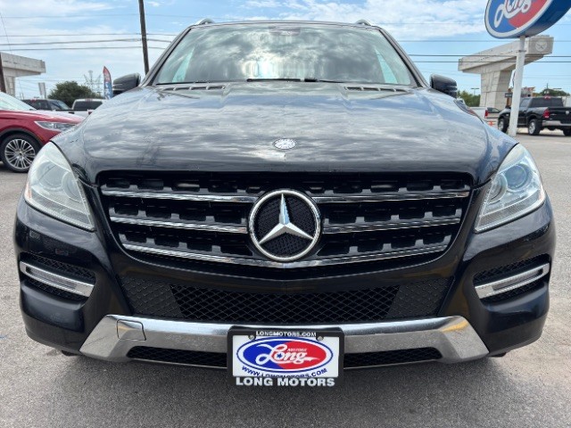 Mercedes-Benz ML 350 Vehicle Full-screen Gallery Image 02