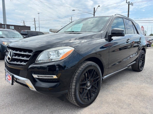 Mercedes-Benz ML 350 Vehicle Full-screen Gallery Image 03
