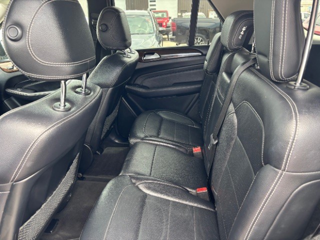 Mercedes-Benz ML 350 Vehicle Full-screen Gallery Image 06