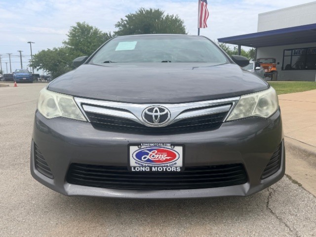 Toyota Camry Vehicle Full-screen Gallery Image 03