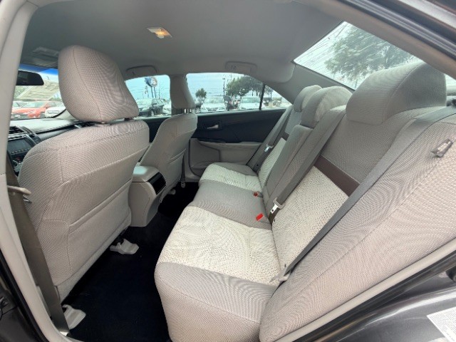 Toyota Camry Vehicle Full-screen Gallery Image 11