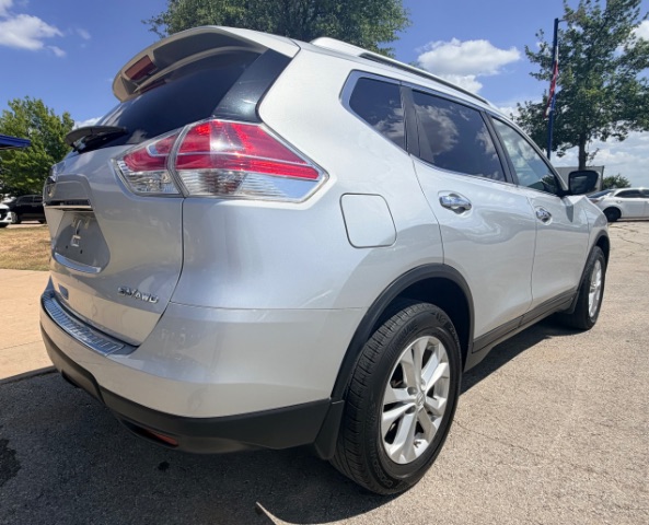 Nissan Rogue Vehicle Full-screen Gallery Image 04