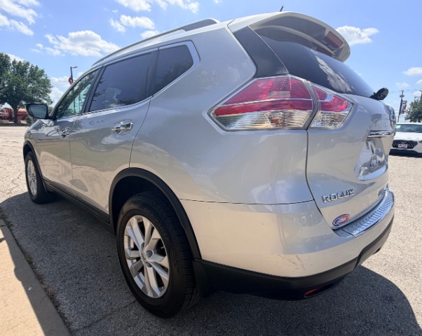 Nissan Rogue Vehicle Full-screen Gallery Image 05