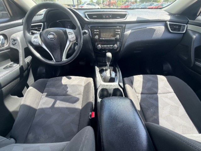 Nissan Rogue Vehicle Full-screen Gallery Image 06