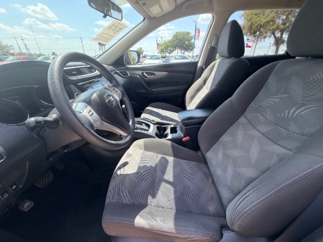 Nissan Rogue Vehicle Full-screen Gallery Image 07