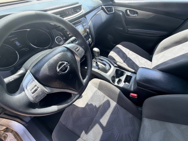 Nissan Rogue Vehicle Full-screen Gallery Image 09