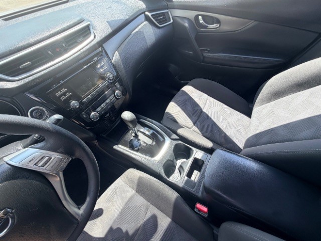 Nissan Rogue Vehicle Full-screen Gallery Image 10