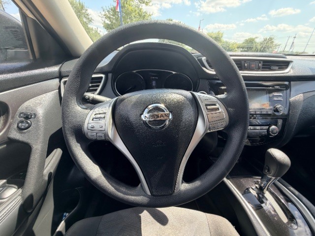 Nissan Rogue Vehicle Full-screen Gallery Image 12