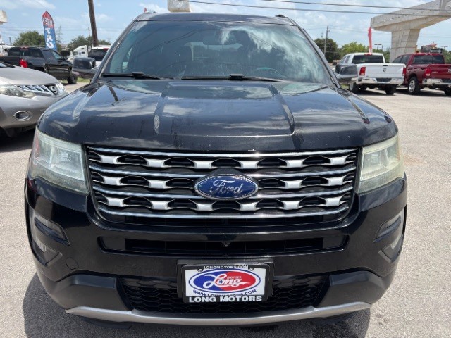 Ford Explorer Vehicle Full-screen Gallery Image 02