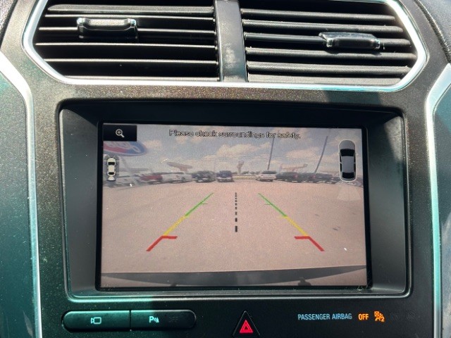 Ford Explorer Vehicle Full-screen Gallery Image 12