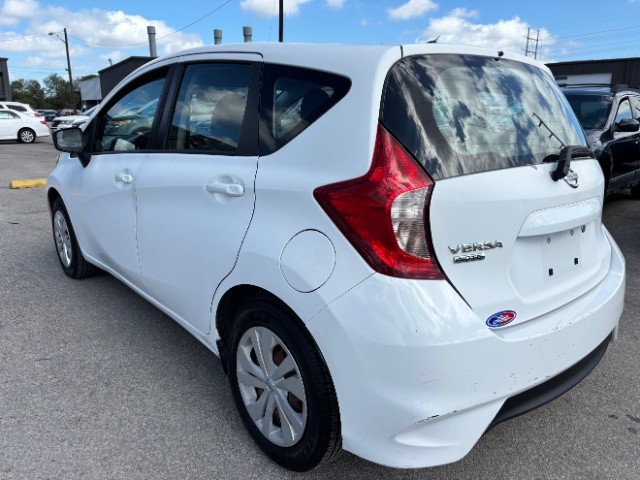 Nissan Versa Note Vehicle Full-screen Gallery Image 04
