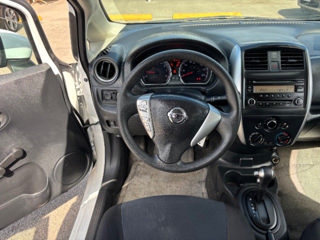 Nissan Versa Note Vehicle Full-screen Gallery Image 08