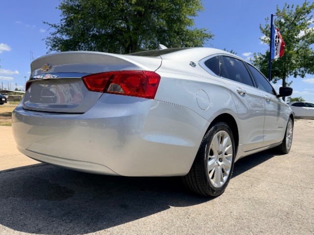 Chevrolet Malibu Vehicle Full-screen Gallery Image 04