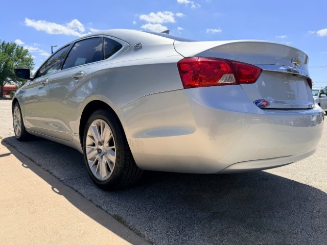 Chevrolet Malibu Vehicle Full-screen Gallery Image 05