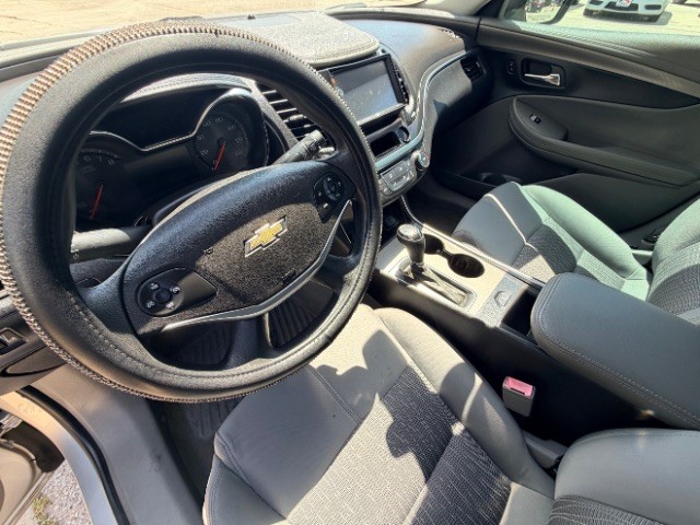 Chevrolet Malibu Vehicle Full-screen Gallery Image 09