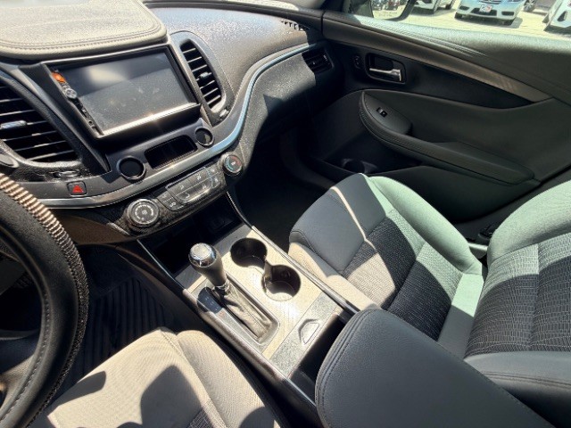 Chevrolet Malibu Vehicle Full-screen Gallery Image 10