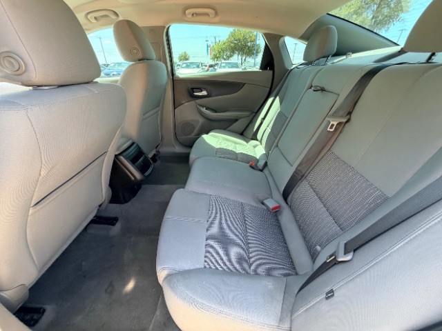 Chevrolet Malibu Vehicle Full-screen Gallery Image 11