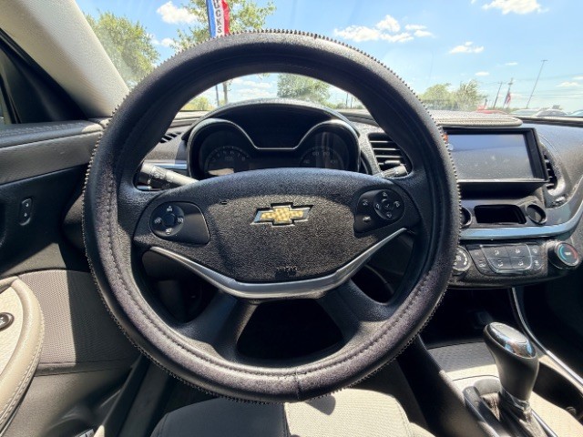 Chevrolet Malibu Vehicle Full-screen Gallery Image 12
