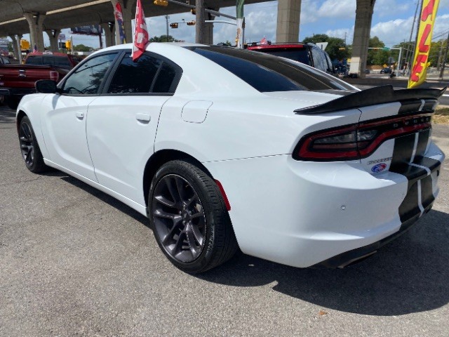 Dodge Charger Vehicle Full-screen Gallery Image 05
