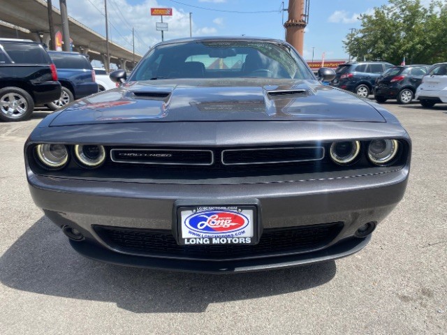Dodge Challenger Vehicle Full-screen Gallery Image 02