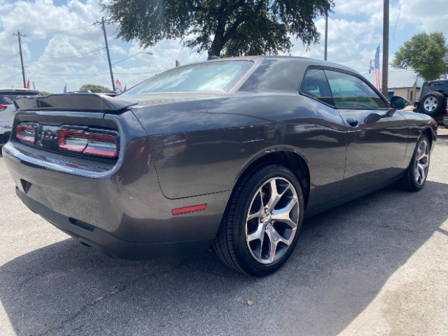 Dodge Challenger Vehicle Full-screen Gallery Image 04