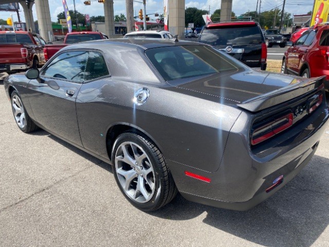 Dodge Challenger Vehicle Full-screen Gallery Image 05