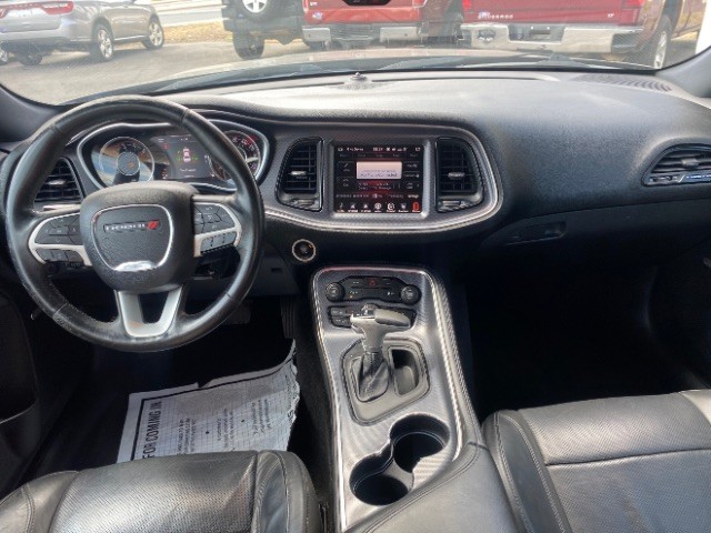 Dodge Challenger Vehicle Full-screen Gallery Image 06
