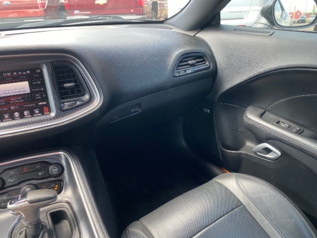 Dodge Challenger Vehicle Full-screen Gallery Image 10