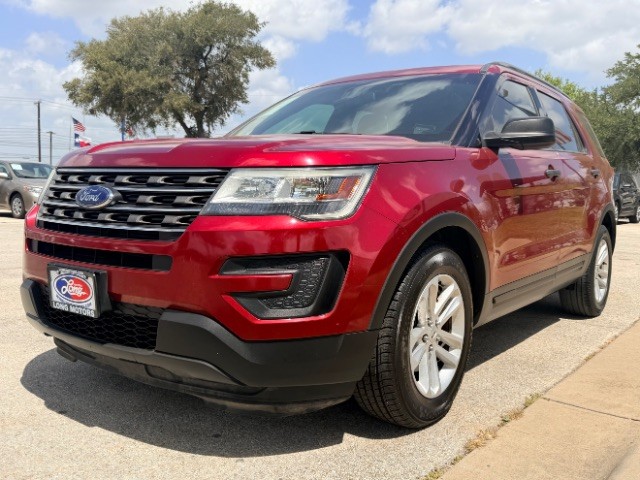 Ford Explorer Vehicle Full-screen Gallery Image 03