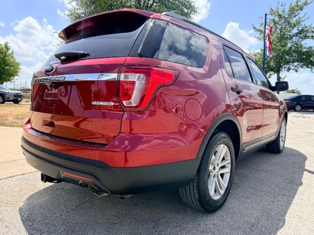 Ford Explorer Vehicle Full-screen Gallery Image 04