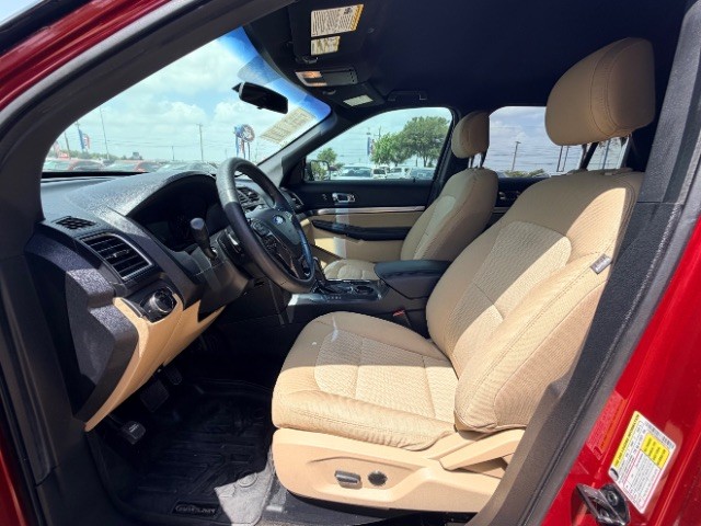 Ford Explorer Vehicle Full-screen Gallery Image 07