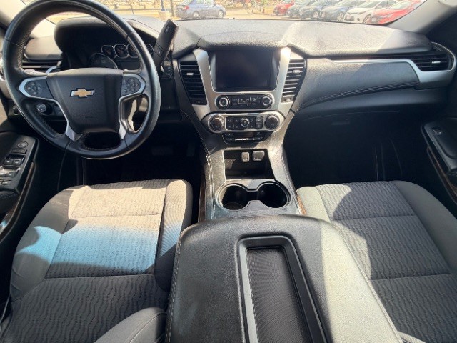 Chevrolet Suburban Vehicle Full-screen Gallery Image 06