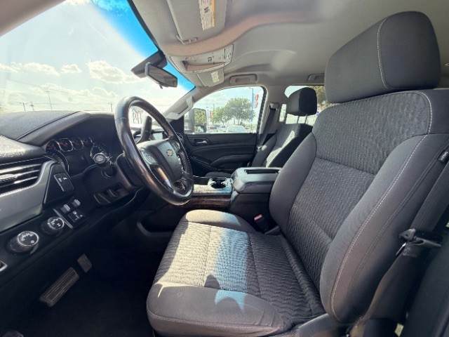 Chevrolet Suburban Vehicle Full-screen Gallery Image 08