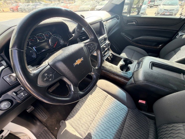 Chevrolet Suburban Vehicle Full-screen Gallery Image 09