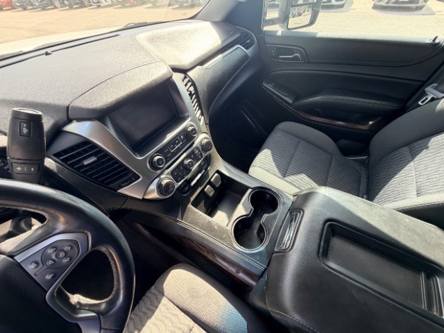 Chevrolet Suburban Vehicle Full-screen Gallery Image 10
