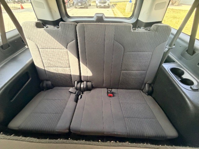 Chevrolet Suburban Vehicle Full-screen Gallery Image 12