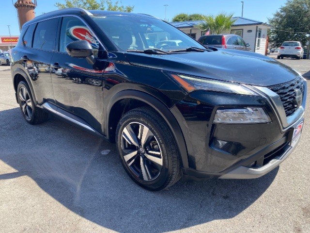 Nissan Rogue Vehicle Full-screen Gallery Image 03