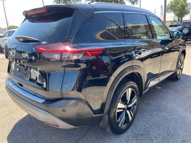 Nissan Rogue Vehicle Full-screen Gallery Image 04