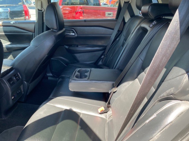 Nissan Rogue Vehicle Full-screen Gallery Image 07